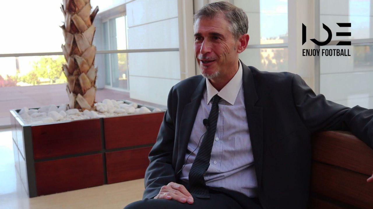 Miguel Ángel Serrano Niño siendo entrevistado por IDE
